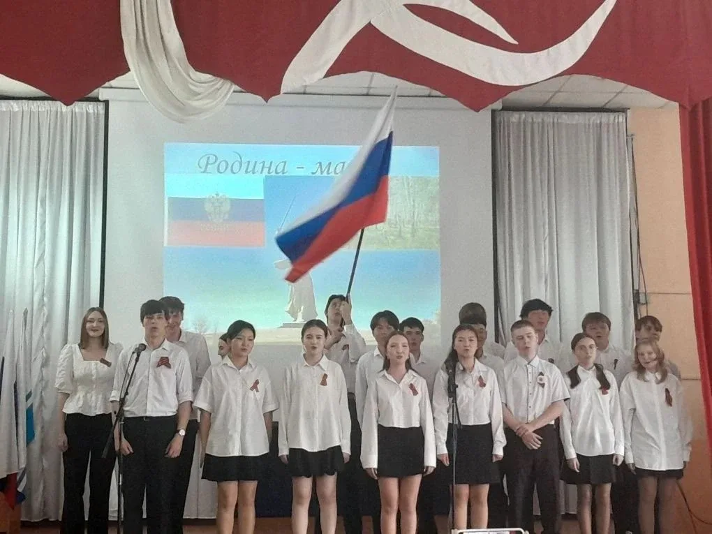 «Битва хоров»: песни, которые трогают до глубины души   В преддверии Дня Победы в  Лицее прошёл  кон