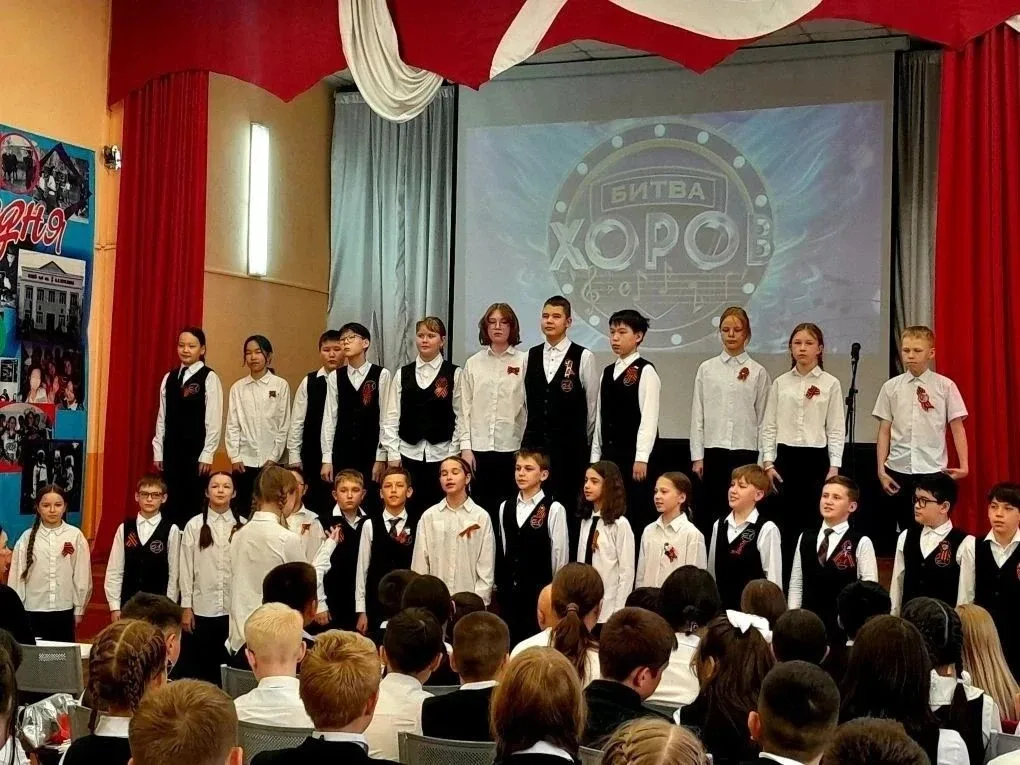 «Битва хоров»: песни, которые трогают до глубины души   В преддверии Дня Победы в  Лицее прошёл  кон