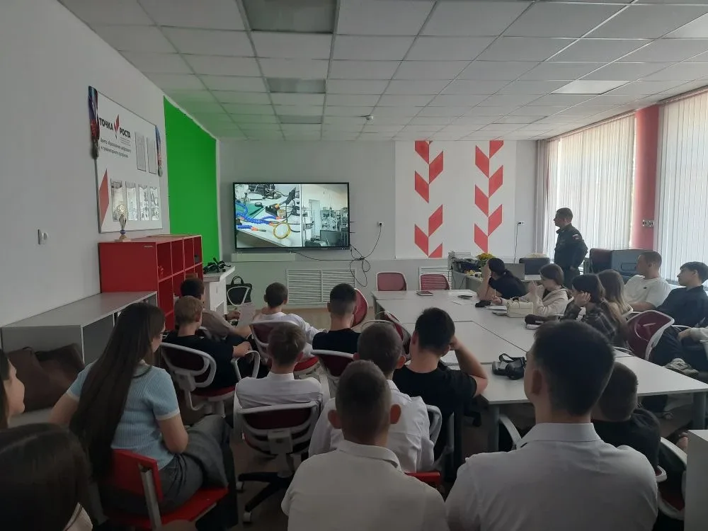 ✨️ 7 мая на базе Кагальницкой школы прошло профориентационное мероприятие с представителем ВУЦ ЮФУ. 