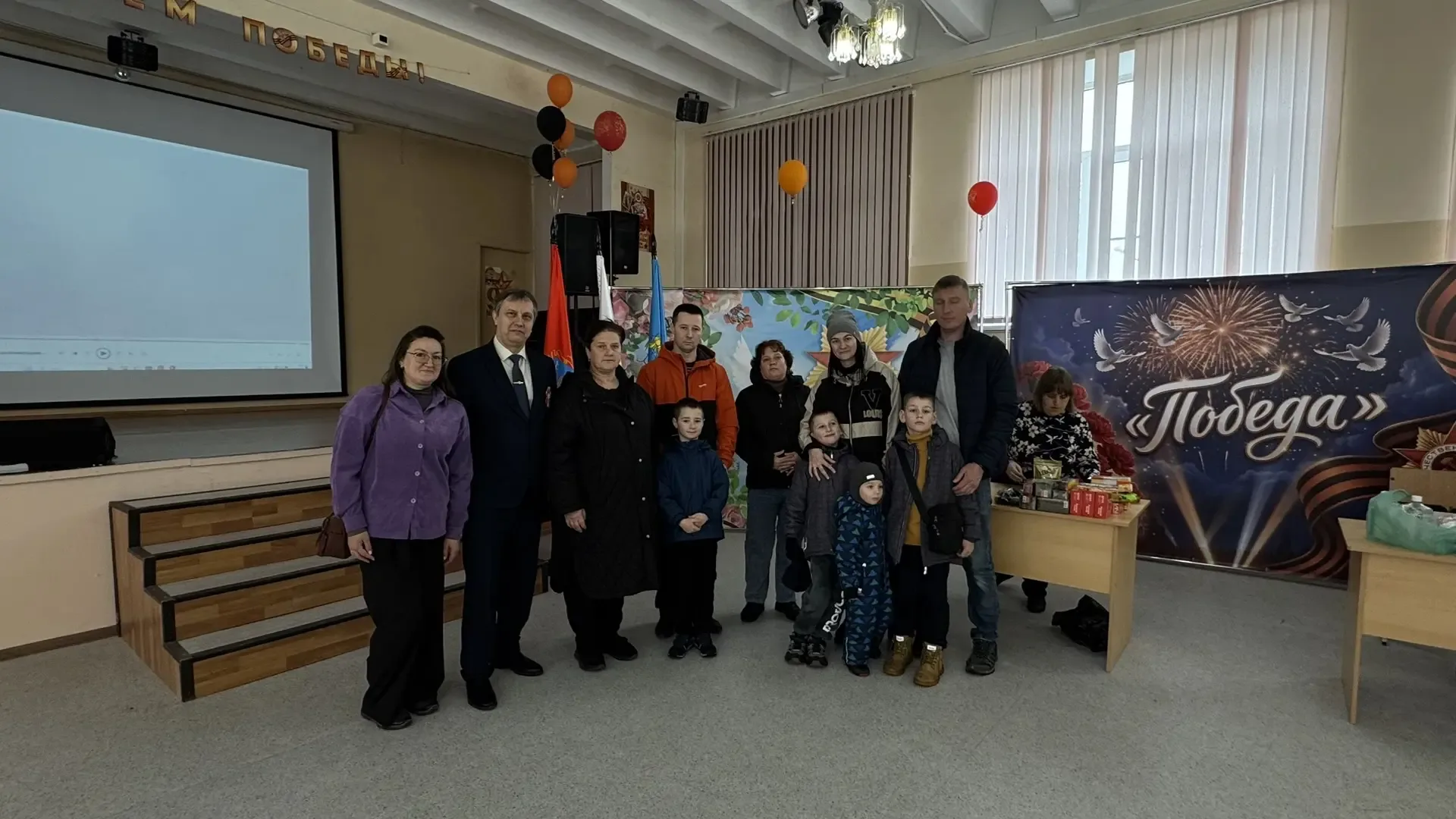 🇷🇺 Лицей объединяет сердца для поддержки наших героев! 🇷🇺  Сегодня на базе нашего лицея прошёл масшт