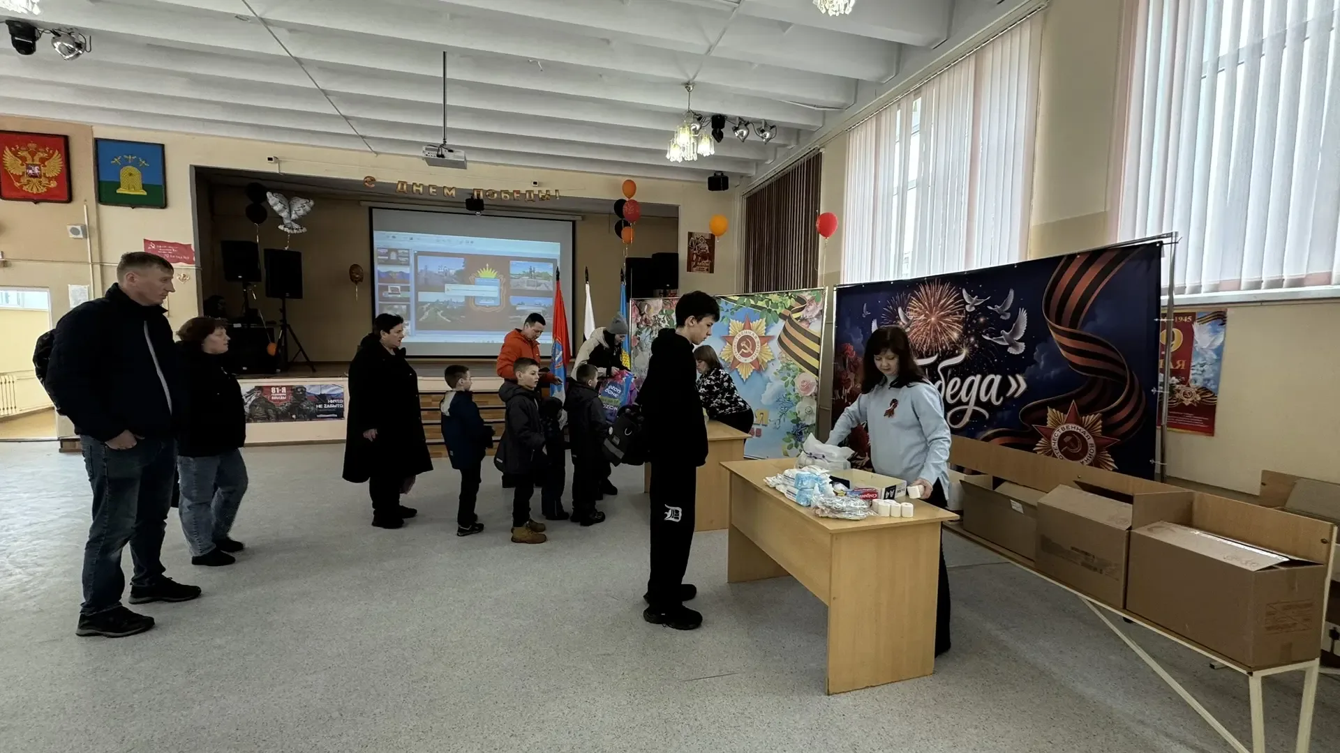 🇷🇺 Лицей объединяет сердца для поддержки наших героев! 🇷🇺  Сегодня на базе нашего лицея прошёл масшт