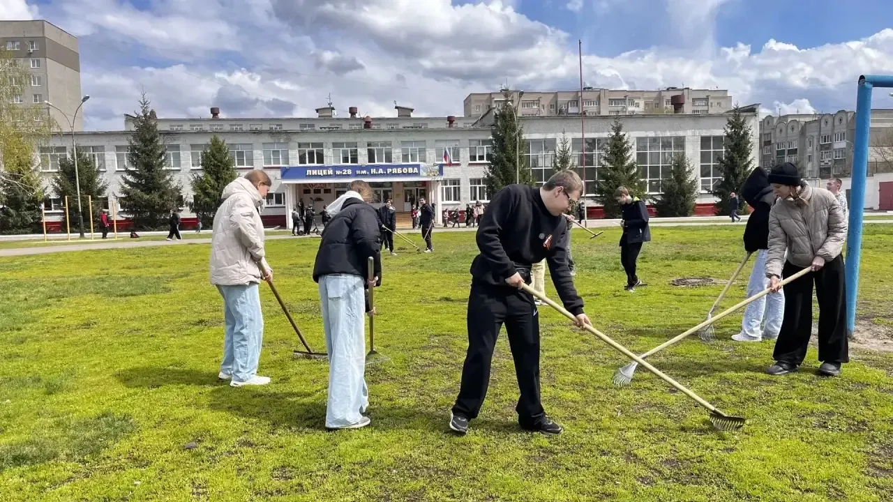🌿 Весенний субботник – 2026: порядок, уют и труд во благо лицея! 🌿  Сегодня учащиеся и педагоги лице