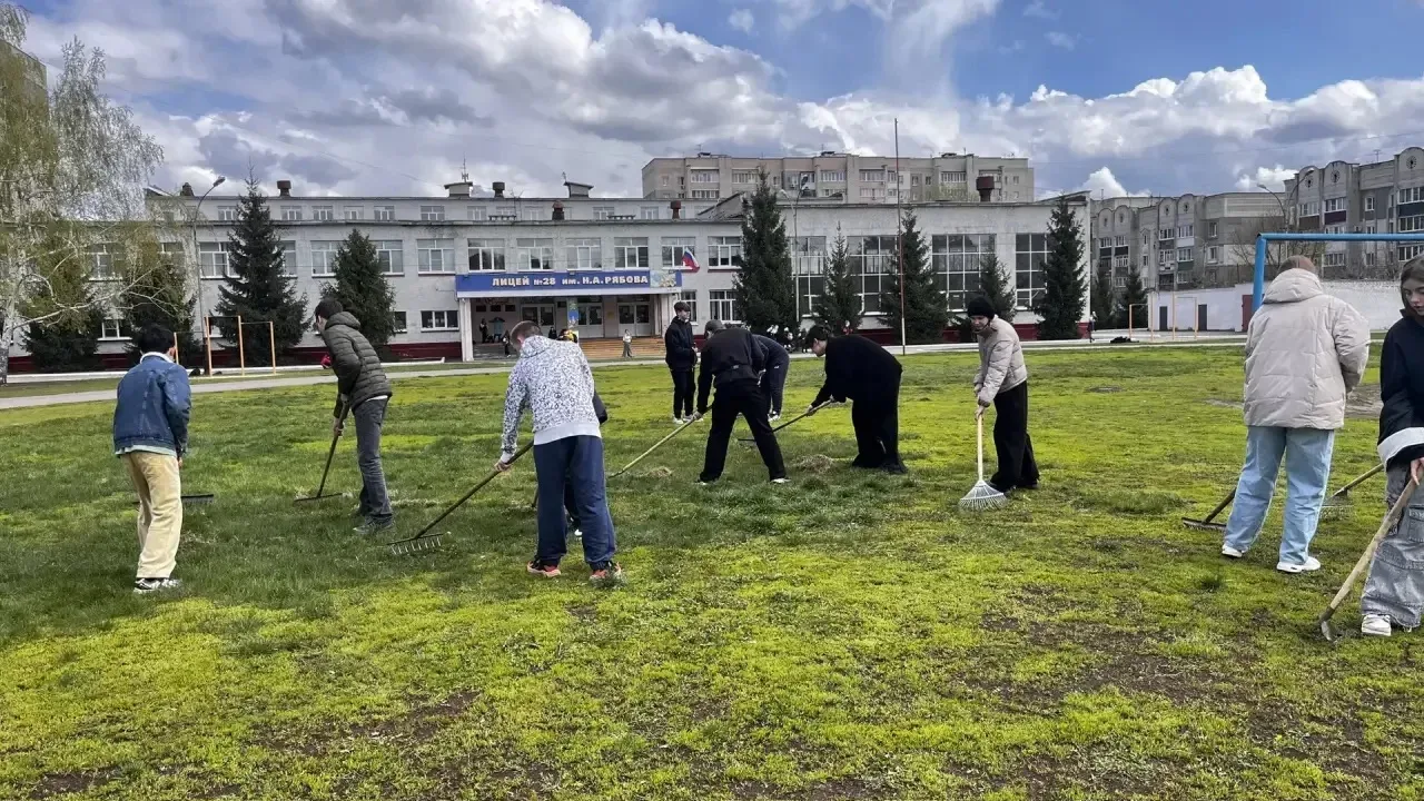 🌿 Весенний субботник – 2026: порядок, уют и труд во благо лицея! 🌿  Сегодня учащиеся и педагоги лице