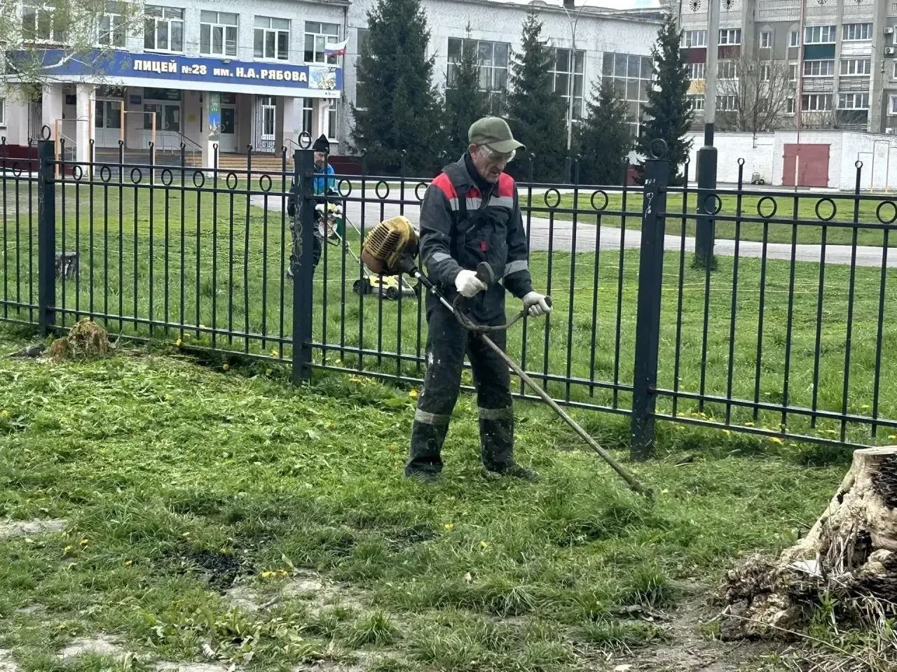 🌿 Весенний субботник – 2026: порядок, уют и труд во благо лицея! 🌿  Сегодня учащиеся и педагоги лице