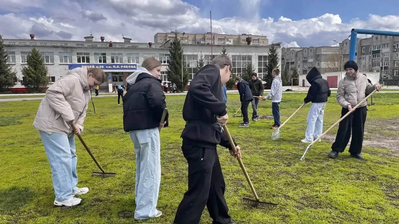 🌿 Весенний субботник – 2026: порядок, уют и труд во благо лицея! 🌿  Сегодня учащиеся и педагоги лице