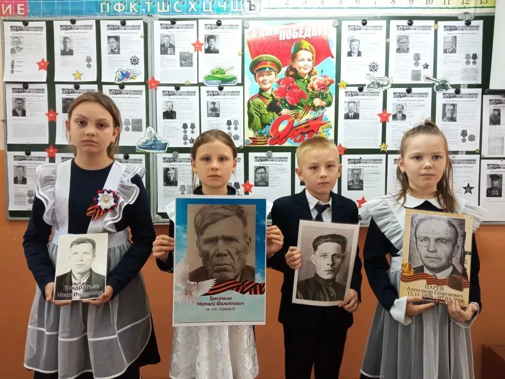 🇷🇺 Встреча с героем: урок мужества!  В преддверии великого праздника — Дня Победы — во 2А классе про