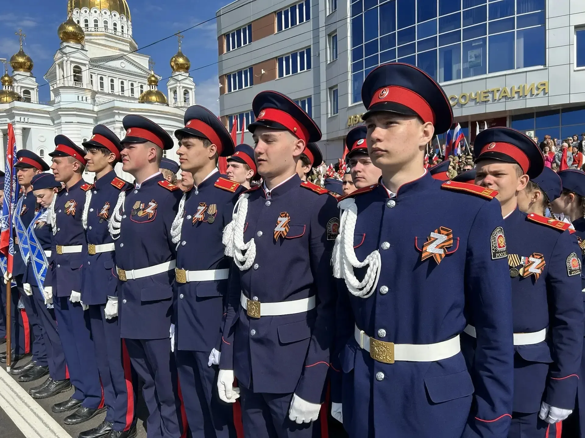 Кадеты школы №30 в строю Парада Победы на Советской площади!  Сегодня, 9 мая 2026 года, на главной п