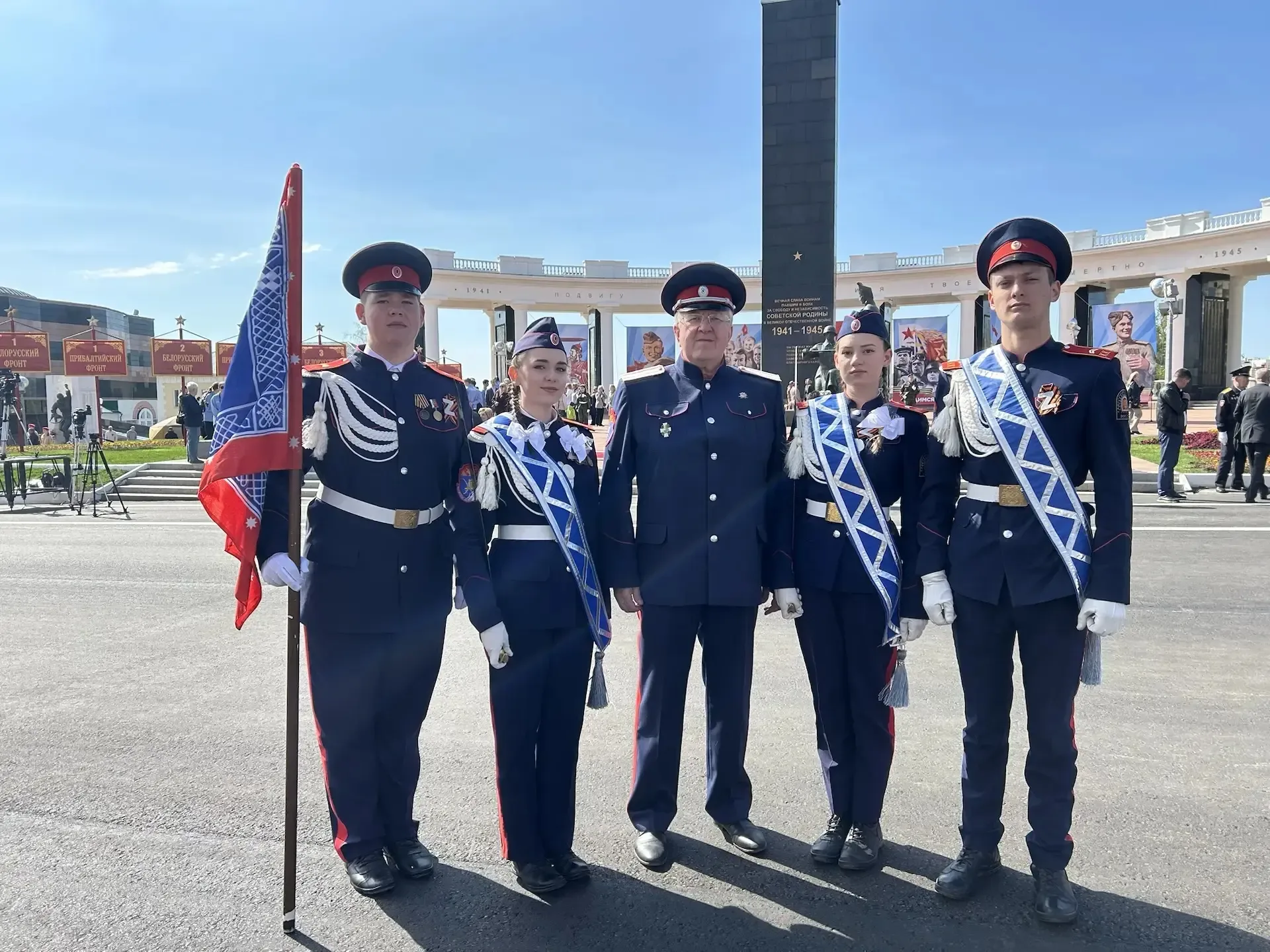 Кадеты школы №30 в строю Парада Победы на Советской площади!  Сегодня, 9 мая 2026 года, на главной п