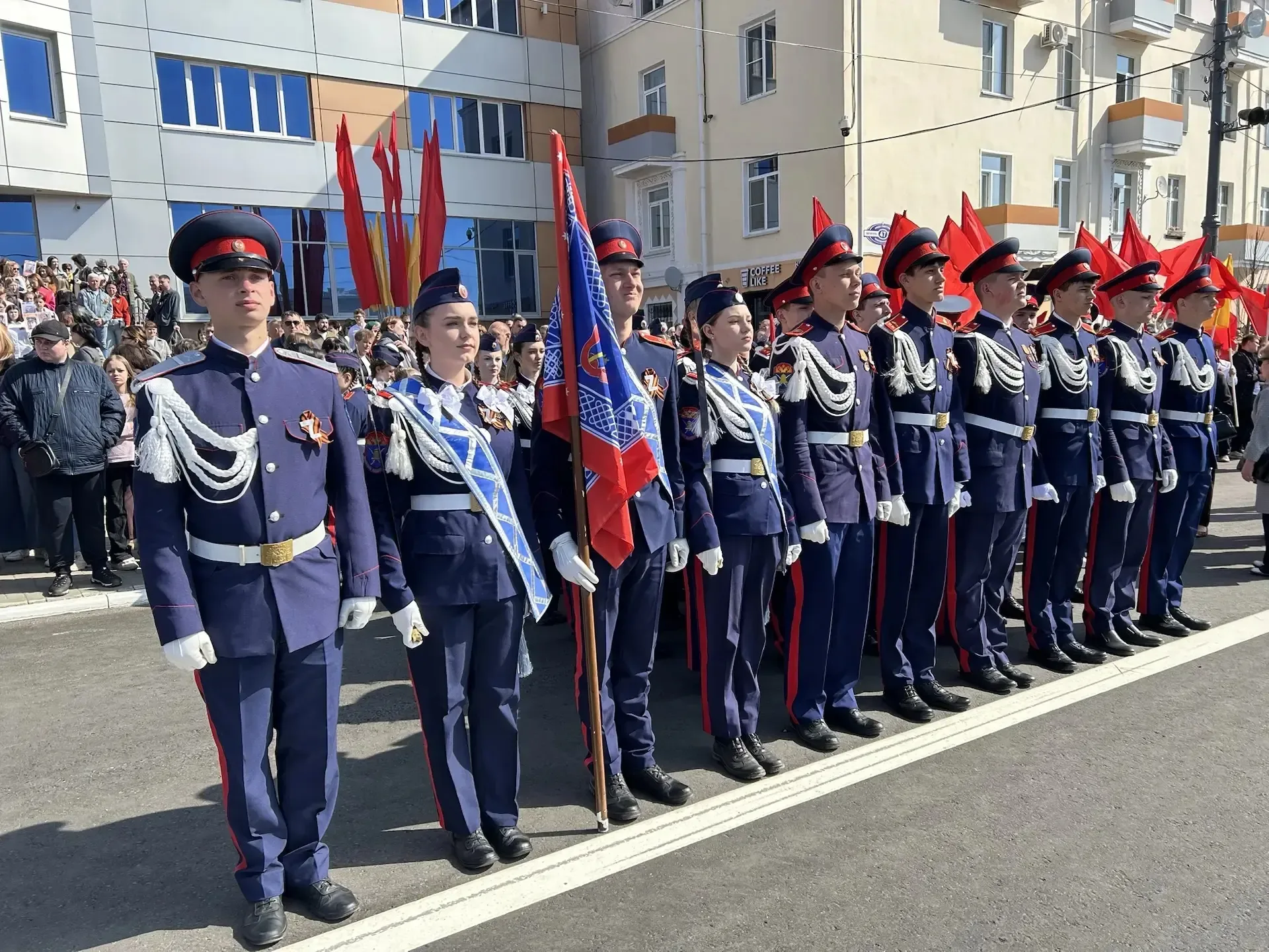 Кадеты школы №30 в строю Парада Победы на Советской площади!  Сегодня, 9 мая 2026 года, на главной п