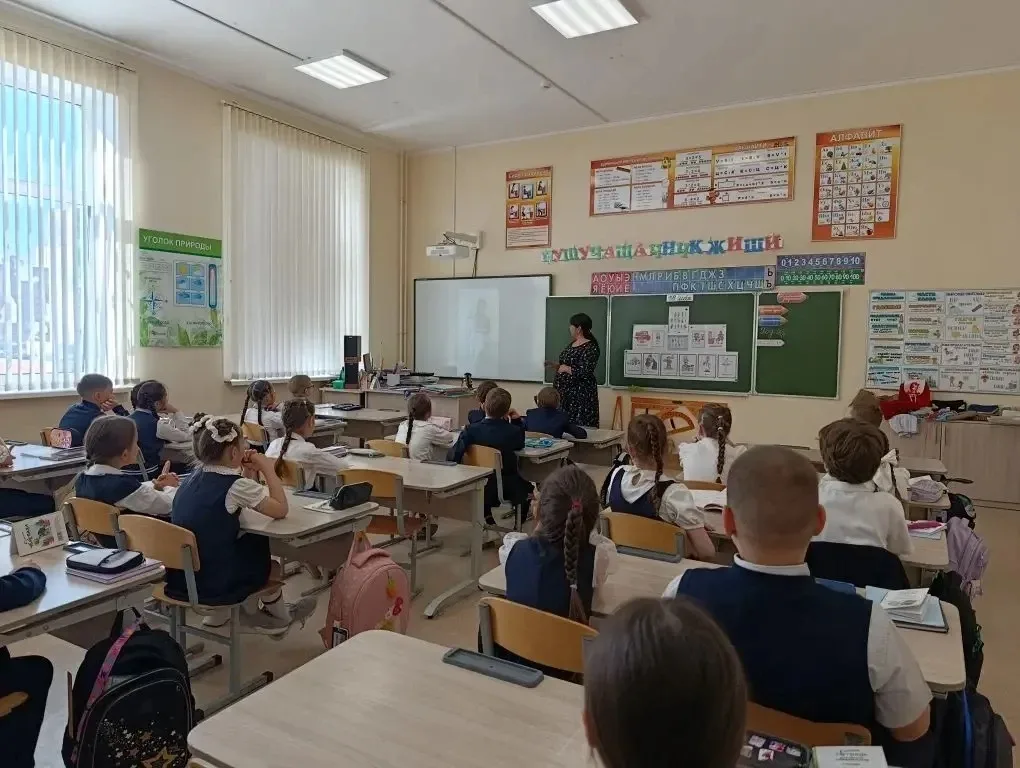 Сегодня в 1А классе прошёл урок, посвящённый поиску своих талантов.  Динара Даяновна, мама Асель Гал