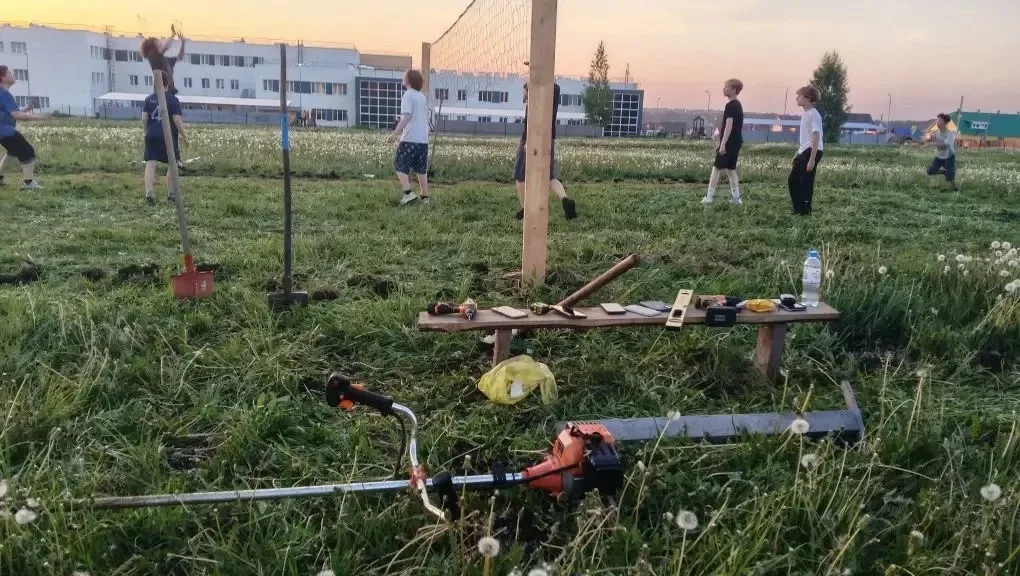 🏐 У нас отличная новость: возле школы появилась новая волейбольная площадка!    Сегодня наша дружная