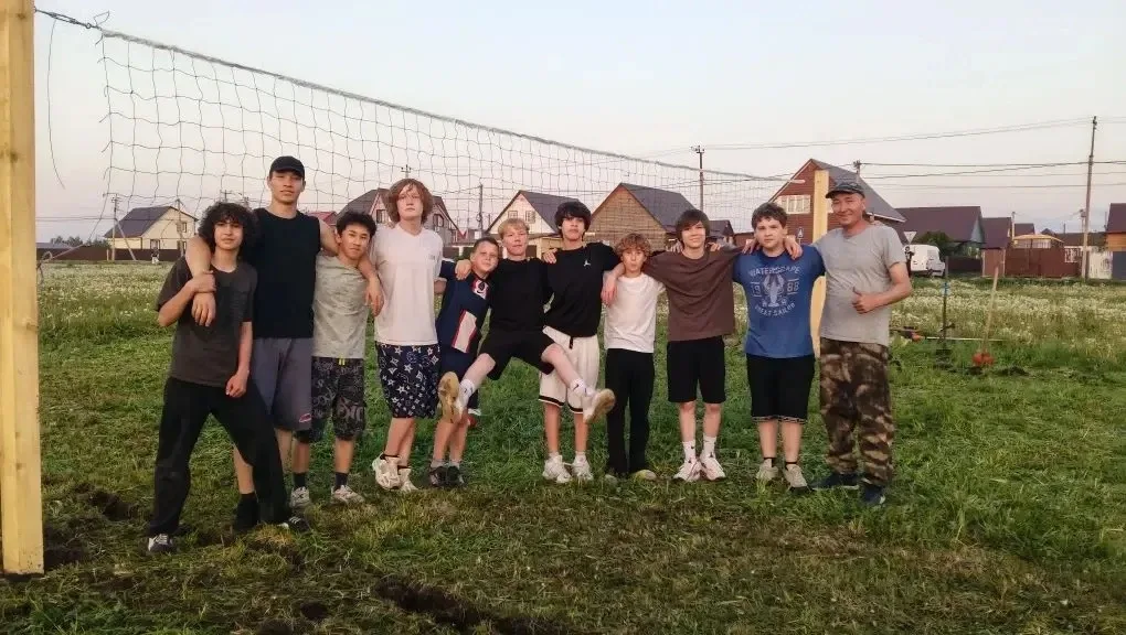 🏐 У нас отличная новость: возле школы появилась новая волейбольная площадка!    Сегодня наша дружная