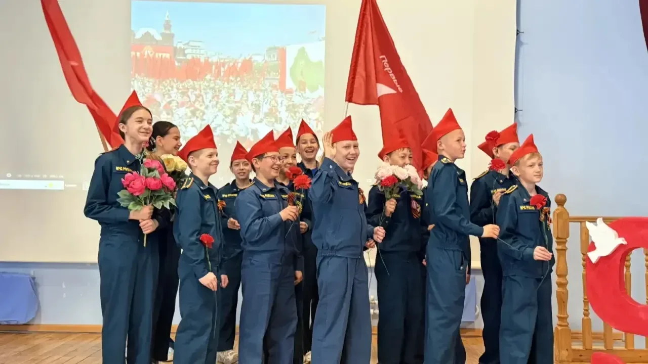 🌷 1 Мая: от советской демонстрации к весеннему празднику весны и труда!  🎈1 мая — день, который в СС