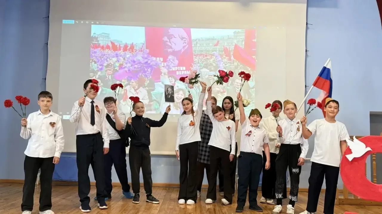 🌷 1 Мая: от советской демонстрации к весеннему празднику весны и труда!  🎈1 мая — день, который в СС
