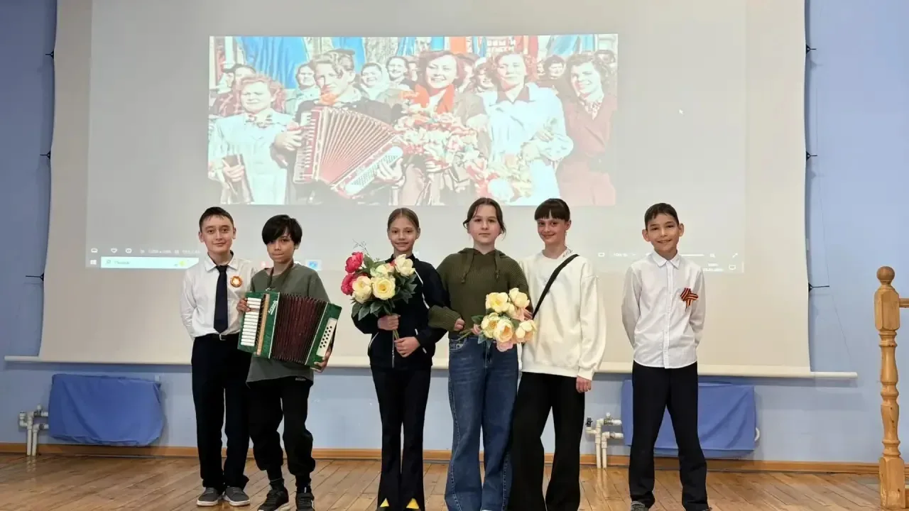 🌷 1 Мая: от советской демонстрации к весеннему празднику весны и труда!  🎈1 мая — день, который в СС