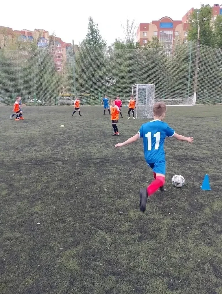 🥈 Серебряный пьедестал: «Кожаный мяч» — 2025/2026!  С гордостью сообщаем, что команда нашего лицея з