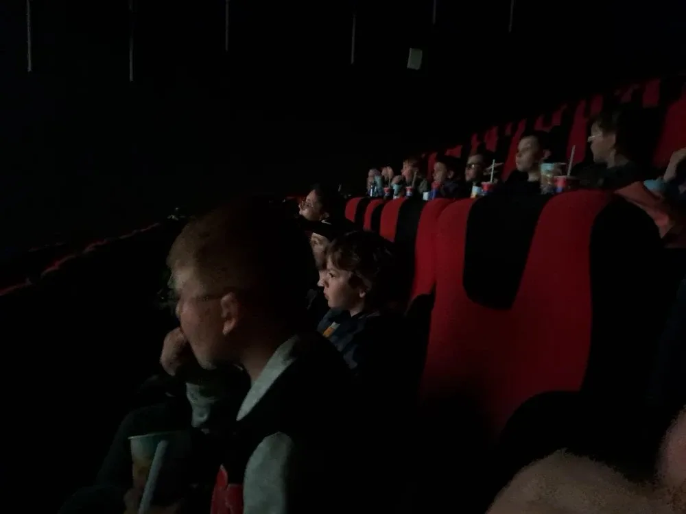 12 мая учащиеся 3А класса посетили кинотеатр "Синема 5", где посмотрели фильм "Моя собака космонавт"