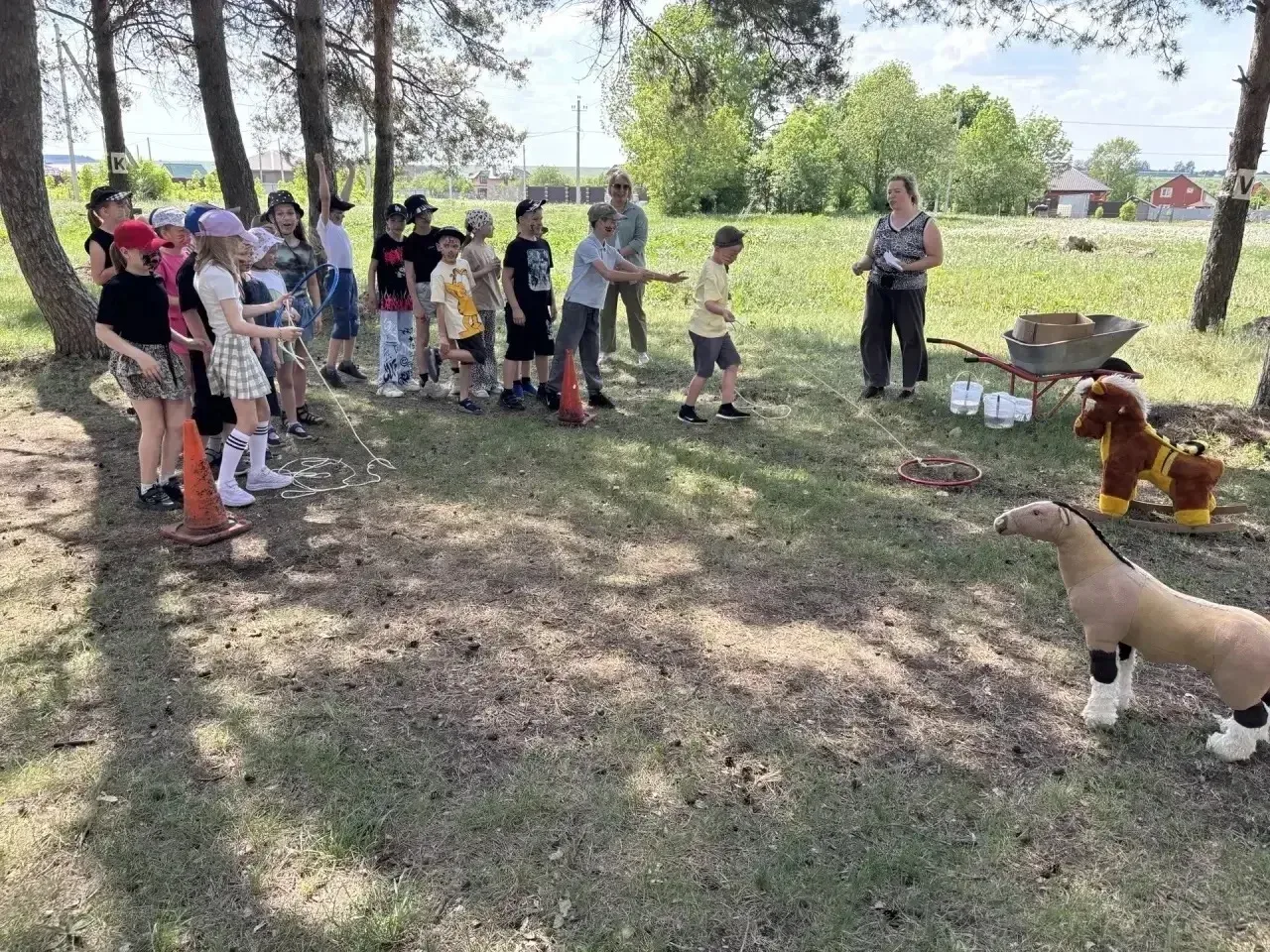 ✨ 2 «В» класс: яркое завершение учебного года! ✨  В этом году 2 «В» решил попрощаться с уроками и те