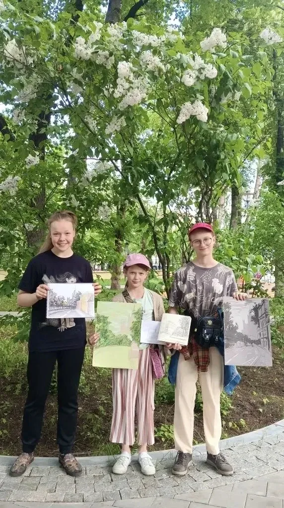 💢 Юные художники школы №1955 приняли участие в городском пленэре  ✅ Творческая группа юных художнико
