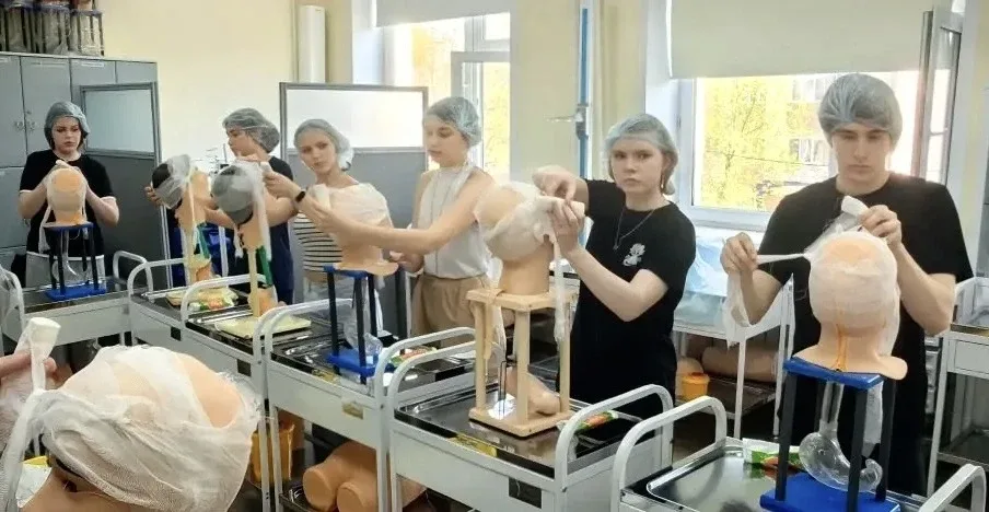 💢 Мастерство начинается здесь  🔹 Чтобы узнать о профессии, от которой зависит здоровье людей, ученик
