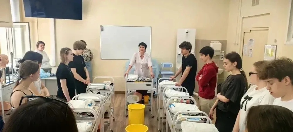 💢 Мастерство начинается здесь  🔹 Чтобы узнать о профессии, от которой зависит здоровье людей, ученик