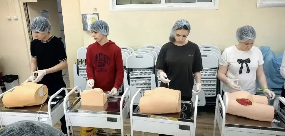 💢 Мастерство начинается здесь  🔹 Чтобы узнать о профессии, от которой зависит здоровье людей, ученик