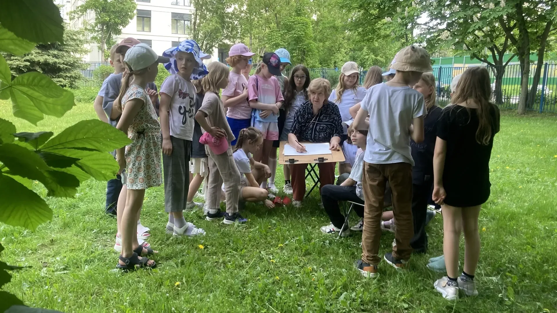 💢 Первые пленэрные зарисовки  🔶 У наших юных художников из 3 «Е» класса прошёл первый уличный пленэр