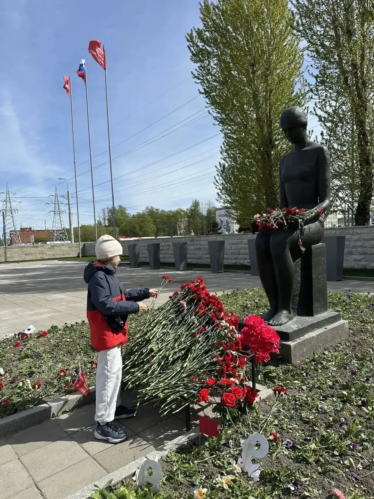 👏 Наши герои не только на войне, но и в мирное время!  Ученик 2А класса Влад Щапов достойно встретил