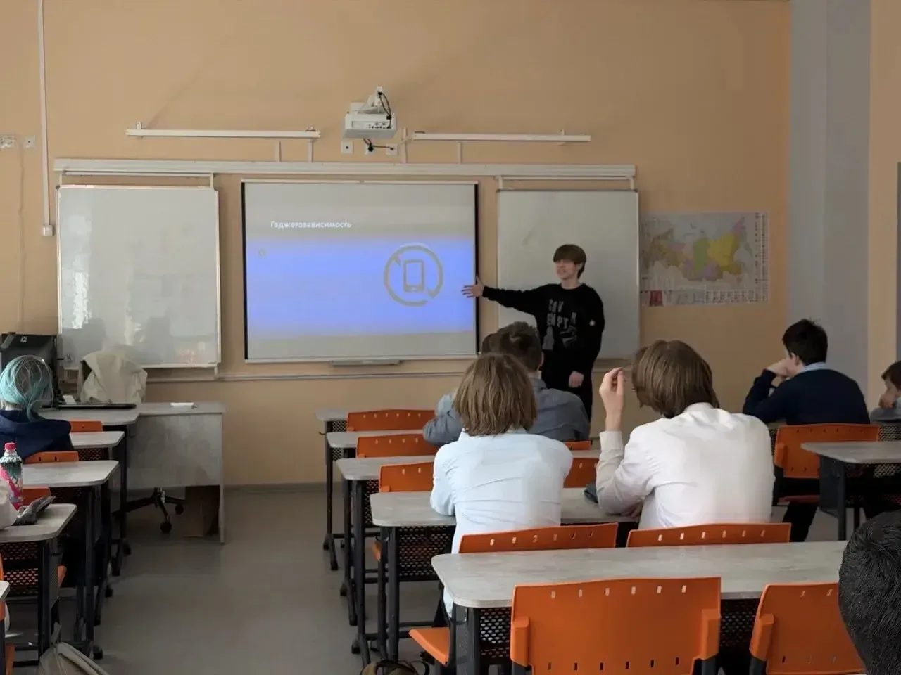 В нашей школе в рамках защиты проектов 9–11-х классов, учащиеся 9 «А» класса Крыканов Георгий и Кова