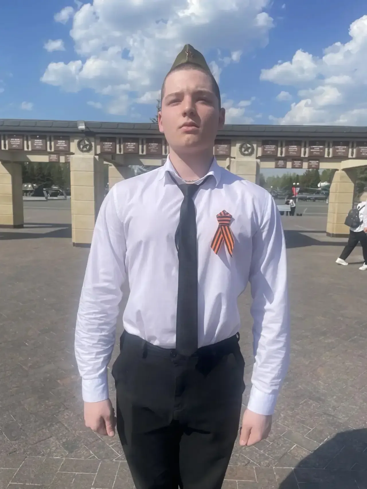 🎖️ В преддверии Дня Победы в Парке Победы Казани у Вечного огня ученики 10-х классов нашей школы зас