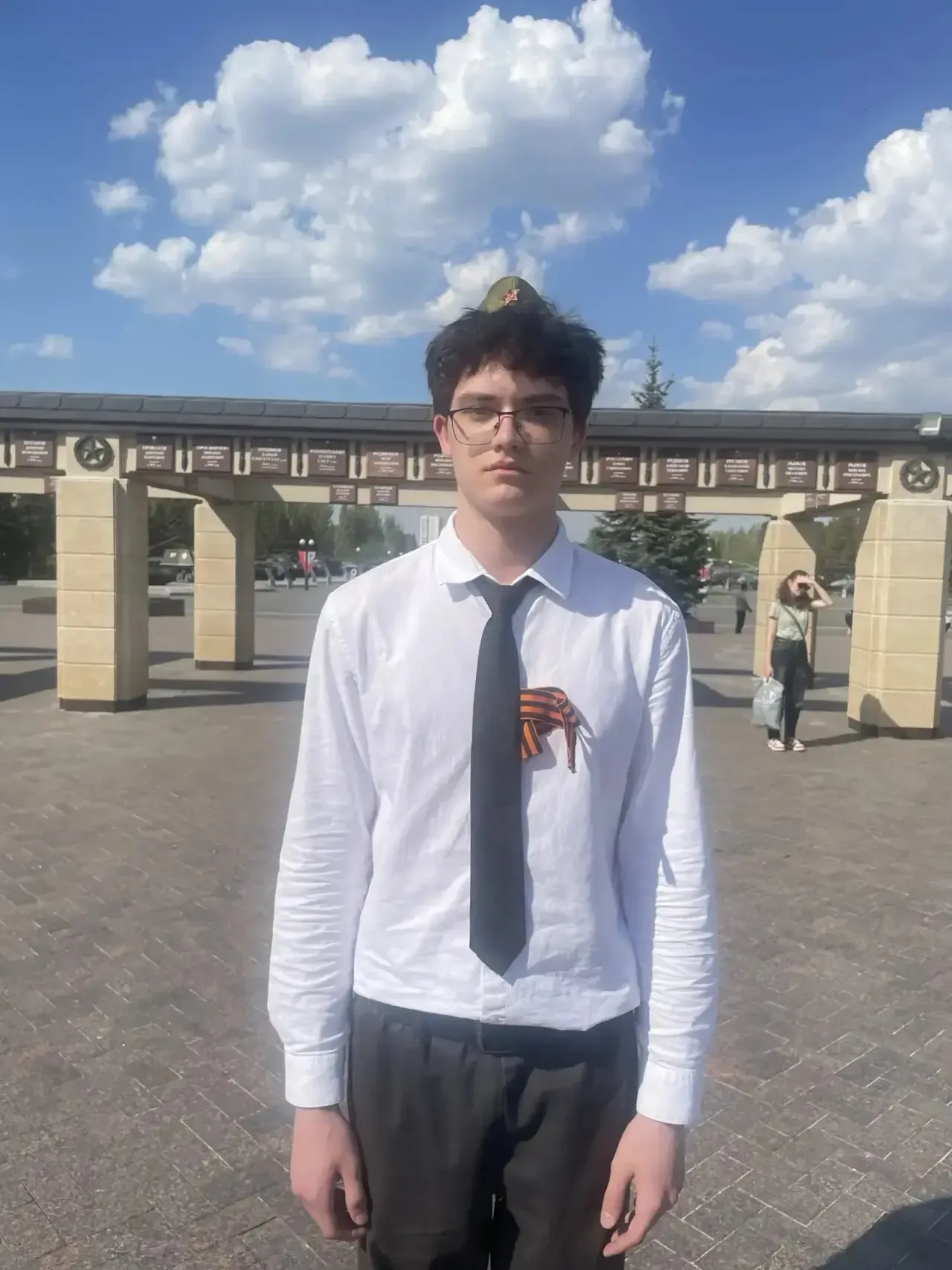 🎖️ В преддверии Дня Победы в Парке Победы Казани у Вечного огня ученики 10-х классов нашей школы зас