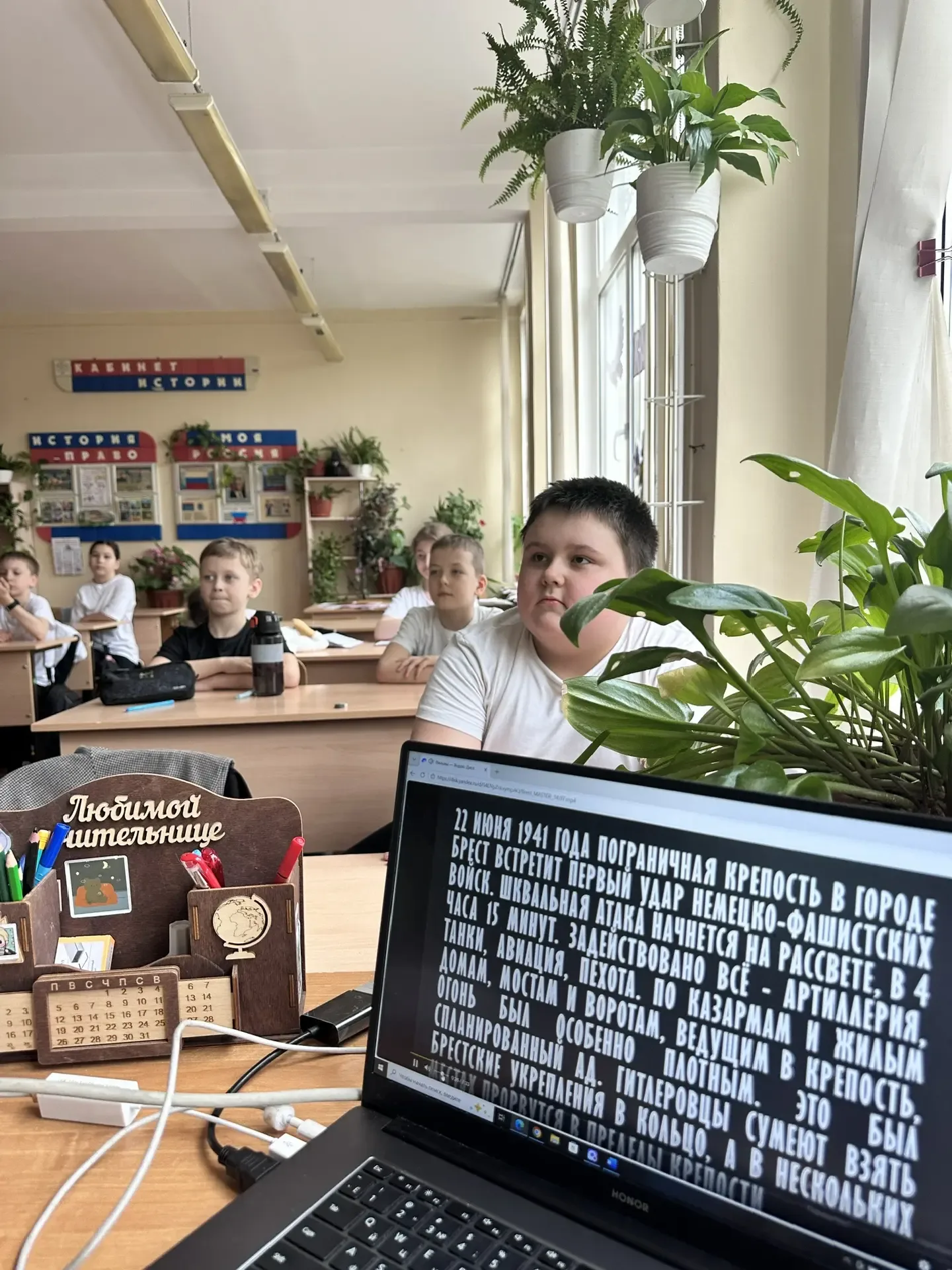 Урок мужества в 3 «Д» классе: путешествие по городам-героям  В рамках классного часа ученики 3 «Д» к