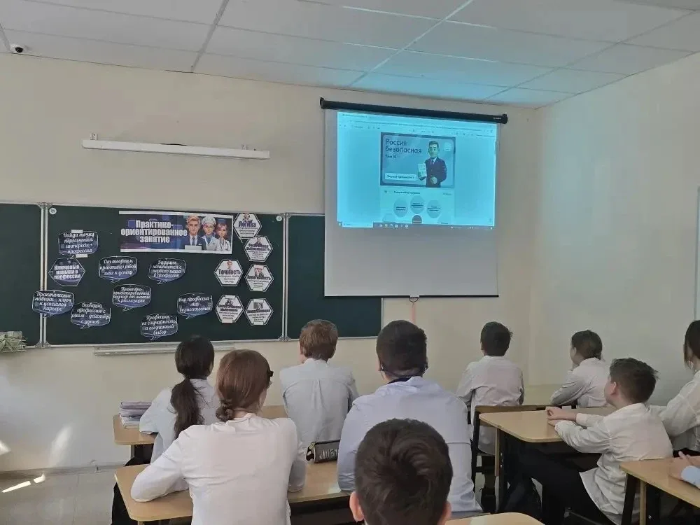 🚀 «Россия — мои горизонты»: шаг в профессию, где важна точность и смелость  Сегодня наше внеурочное 