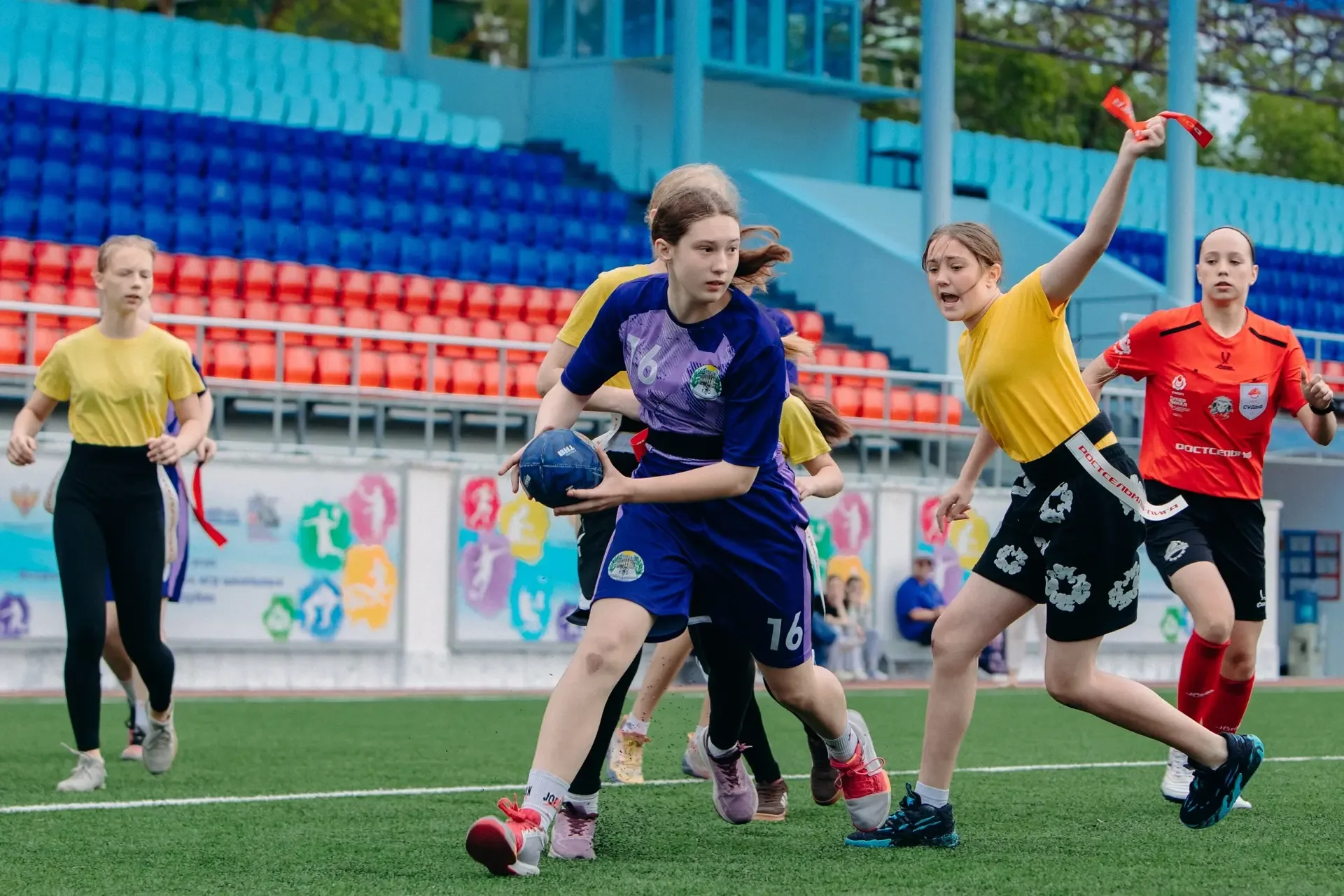 На поле – азарт, а в сердце – победа🏆   В рамках Всероссийских игр школьных спортивных клубов в «Сме
