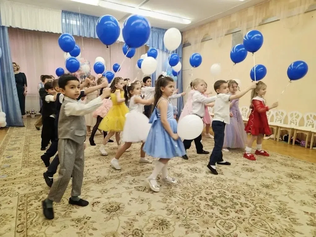 🌸Самый трогательный праздник: выпускной в детском саду  Уважаемые родители!  Выпускной бал в детском