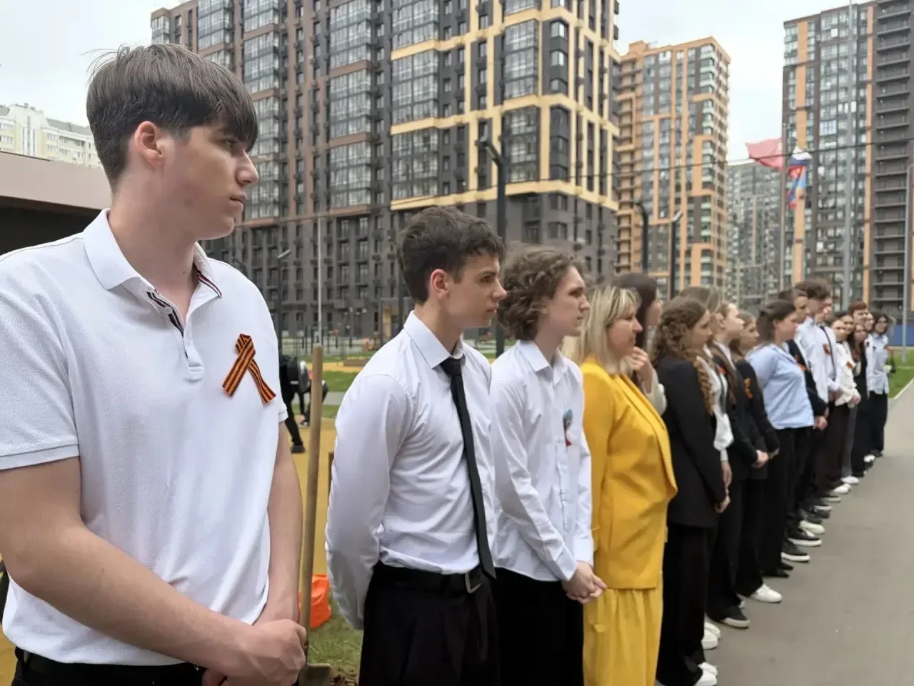 В преддверии Дня Победы в новом корпусе школы прошла трогательная акция «Сад Победы»!   По доброй тр