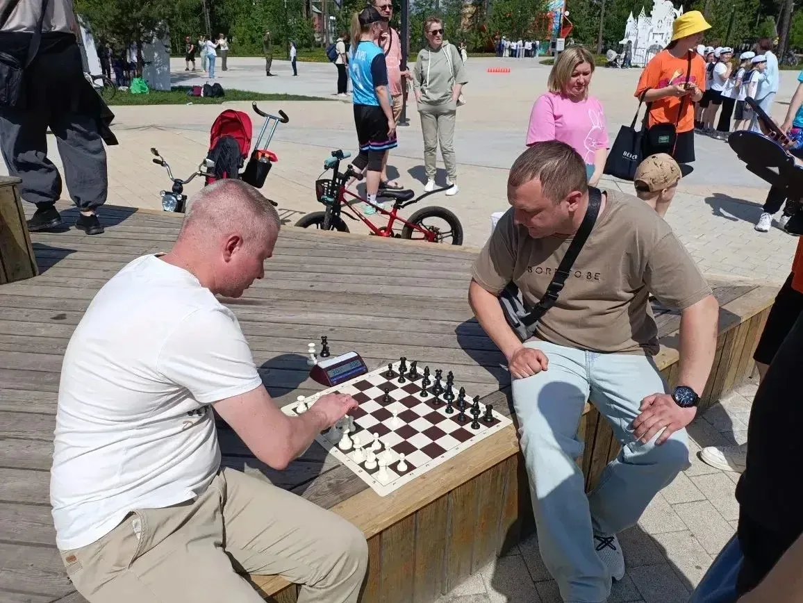 ♟️ Шахматы БШЛ: наши родители в четвёрке сильнейших  16 мая в Пестовском парке прошёл турнир по шахм