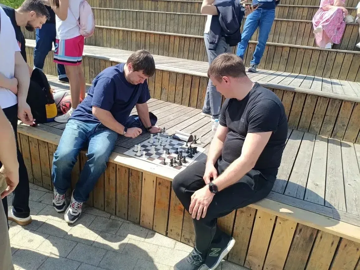♟️ Шахматы БШЛ: наши родители в четвёрке сильнейших  16 мая в Пестовском парке прошёл турнир по шахм