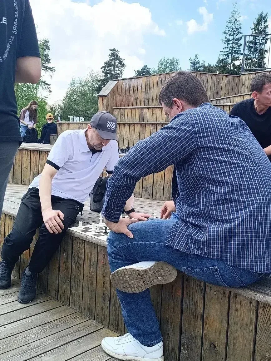 ♟️ Шахматы БШЛ: наши родители в четвёрке сильнейших  16 мая в Пестовском парке прошёл турнир по шахм