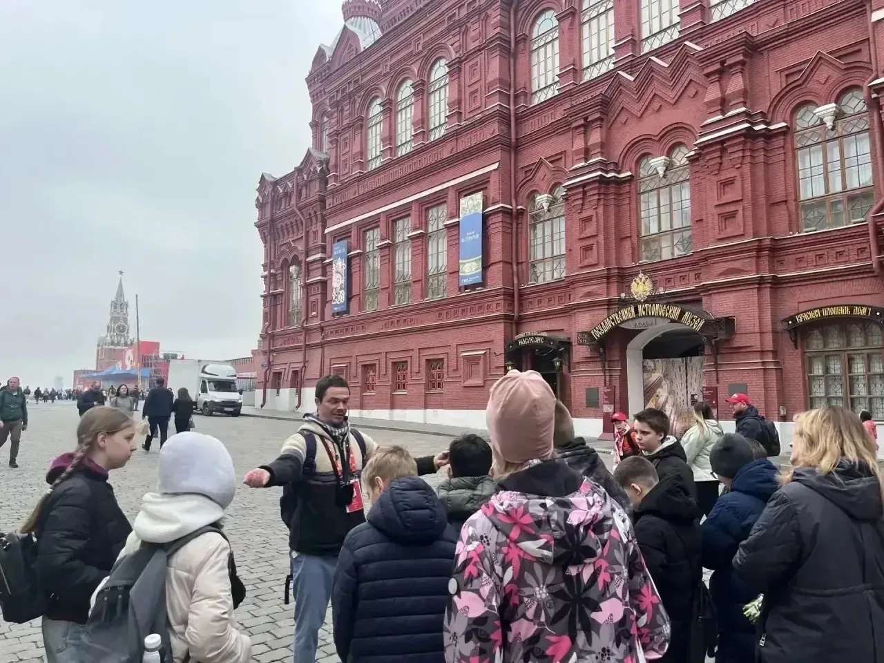 В завершение учебного года ребята 5е (классный руководитель Обачук А.В.)  приняли участие в VR‑экску