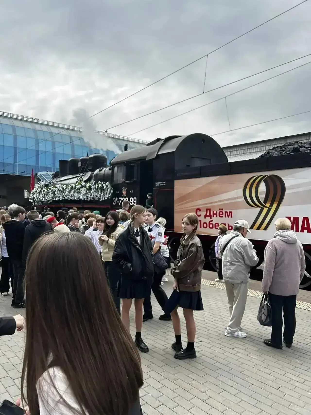 6 мая 2026 года на вокзал Ростов-Главный прибыл Ретропоезд «Победа».  Состав, сформированный из паро