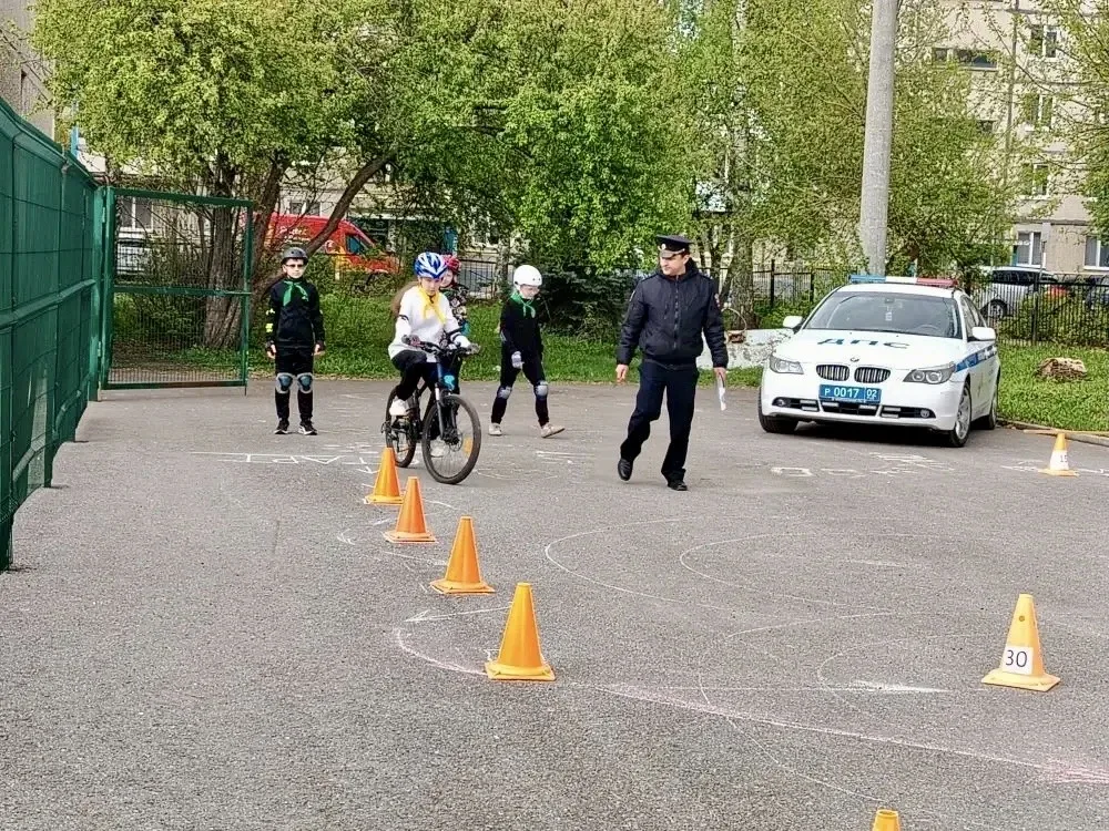 🚦 Юные инспекторы гимназии №115 — на страже безопасности!  Сегодня наша команда ЮИД приняла участие 