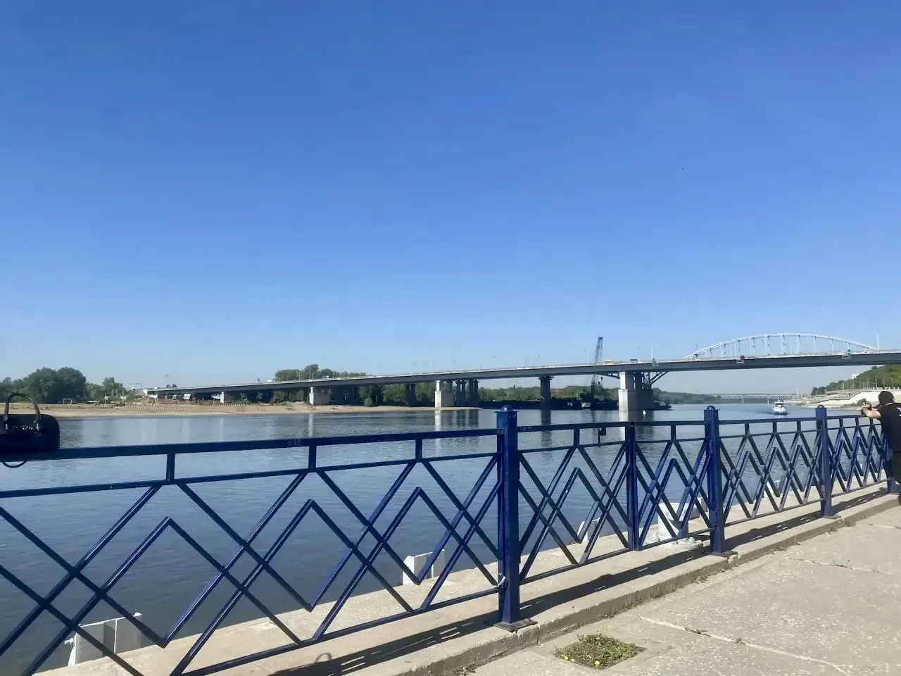 🛥️ Увлекательная экскурсия 8В класса по реке Белой.  В преддверии долгожданных летних каникул ученик