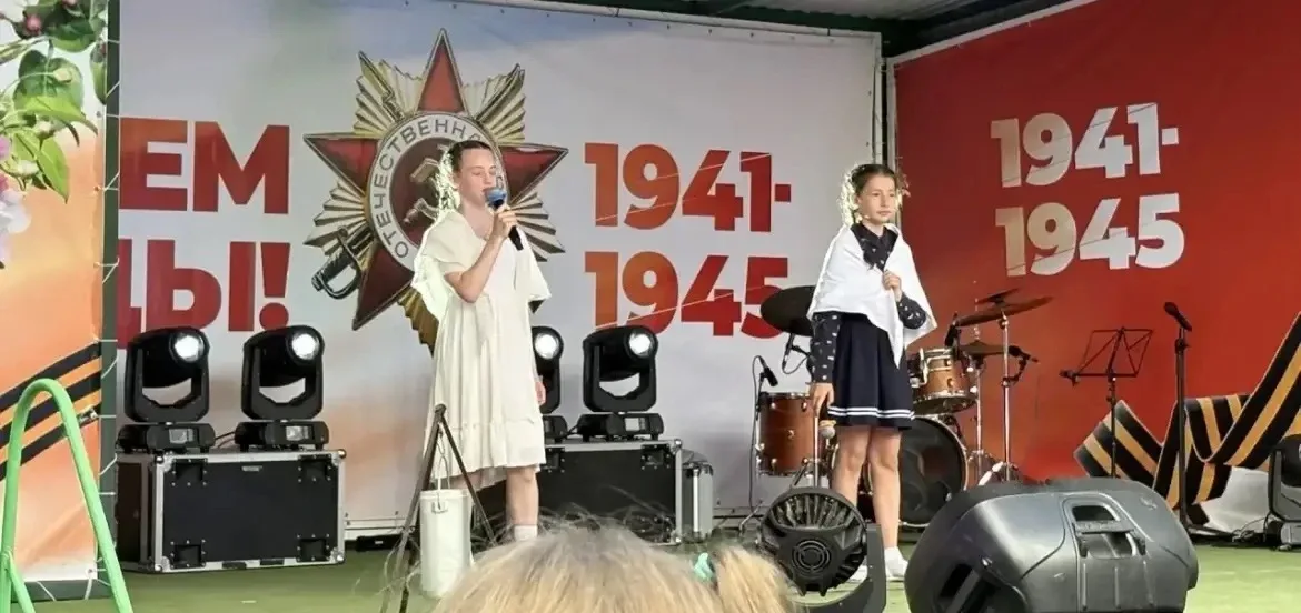 🎭Школьный театр на празднике Победы!  Школьный театр "Чародеи" и его руководитель Елена Викторовна К