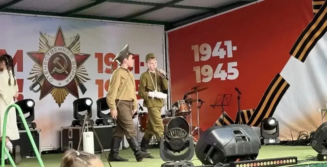 🎭Школьный театр на празднике Победы!  Школьный театр "Чародеи" и его руководитель Елена Викторовна К
