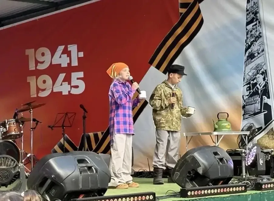 🎭Школьный театр на празднике Победы!  Школьный театр "Чародеи" и его руководитель Елена Викторовна К
