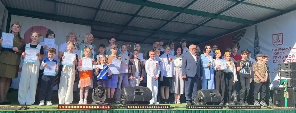 🎭Школьный театр на празднике Победы!  Школьный театр "Чародеи" и его руководитель Елена Викторовна К