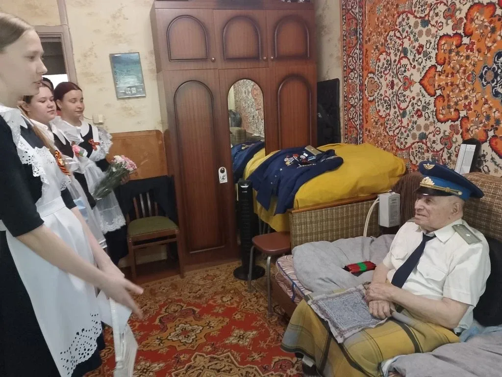 «Спасибо за Победу!» 🌷  Сегодня ученицы нашего лицея отправились в гости к Василию Петровичу Чуприку