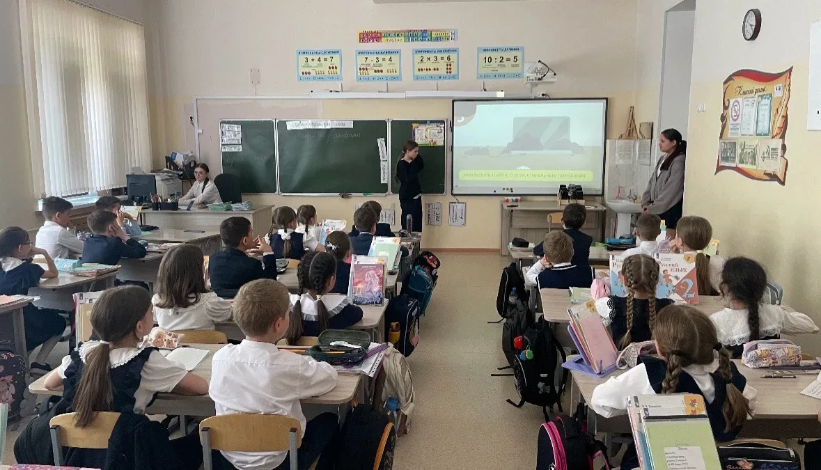 Для учеников 1-х и 2-х классов в рамках месячника по пожарной безопасности прошла важная 10-минутка.