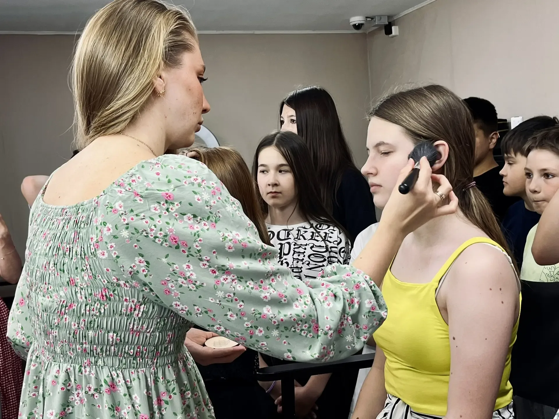 🖼️Знаете, что объединяет старинную картину, древнюю амфору и... пульт телевизионного режиссёра? 📡 Вс